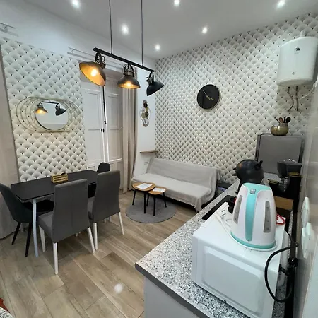 Апартаменты Luxury Near The And Downtown Centrum 8 *