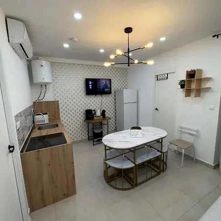 Luxury Near The And Downtown Centrum 8 Апартаменты *