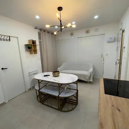 Luxury Near The And Downtown Centrum 8 Апартаменты *